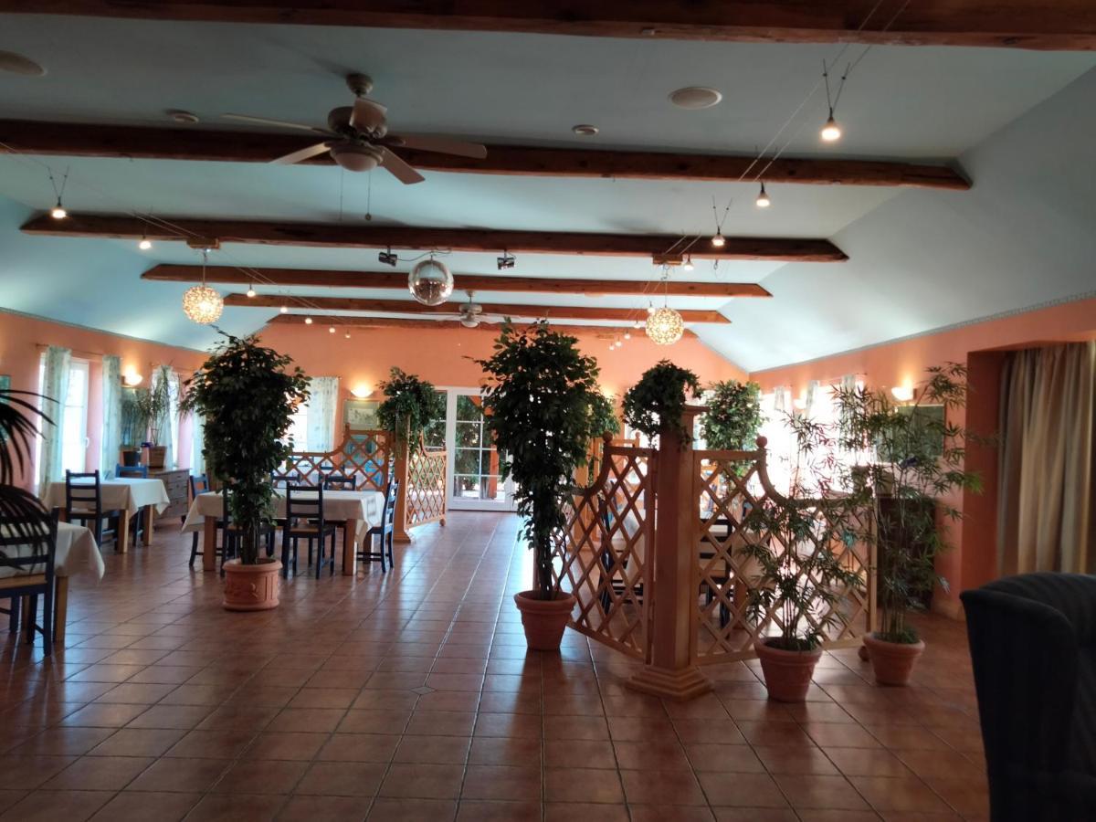 Zajazd Restauracja Machliny Екстер'єр фото